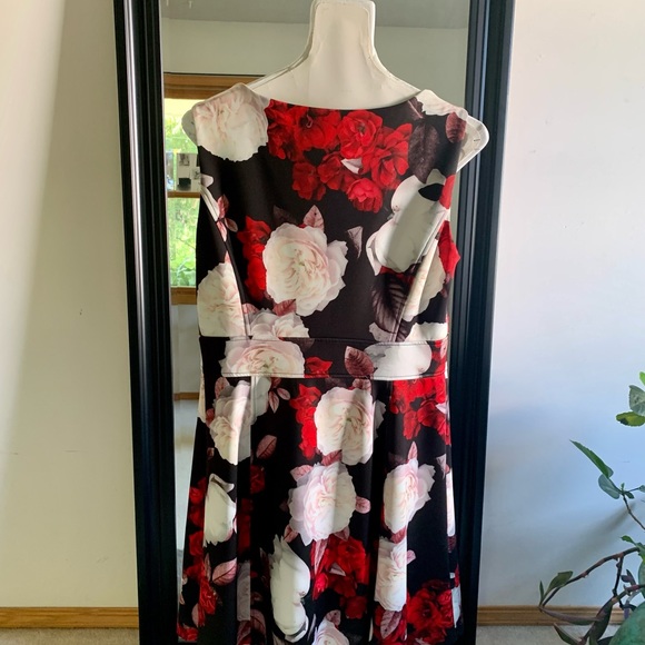 Nine West Floral Sleeveless Dress - Picture 3 of 4